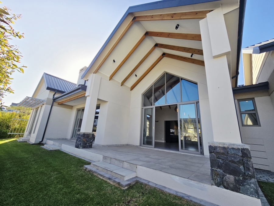 4 Bedroom Property for Sale in Kingswood Golf Estate Western Cape